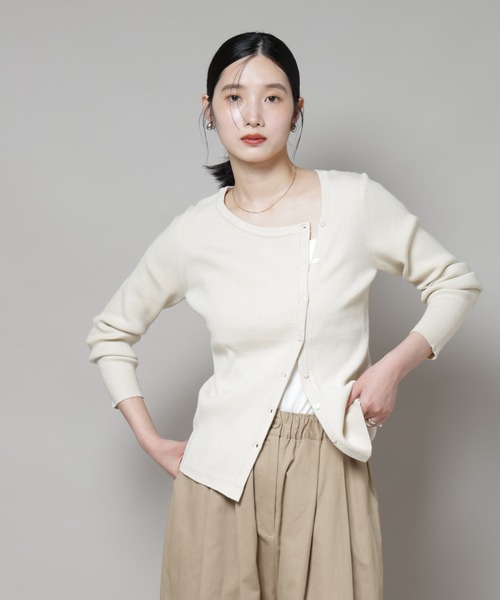 NANO universe（ナノユニバース）の「アシメネックデサインリブニットトップス（ニット/セーター・レディース・チャコール/ライトベージュ/ブルー・FREE）」の11枚目の写真