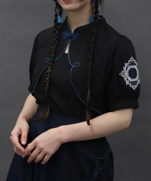 axes femme POETIQUE（アクシーズファムポエティック）の「麻雀牌刺繍ブラウス（シャツ/ブラウス・レディース・レッド/ホワイト/ブラック・MEDIUM）」の2枚目の写真