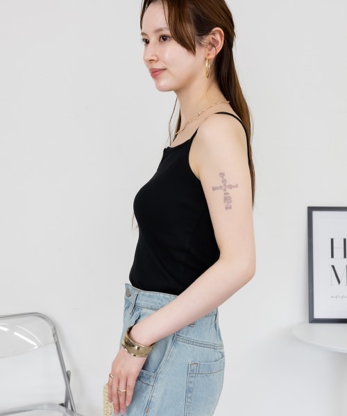 aity(アイティ)の「キーネックキャミソール コットン インナー トップス シンプル 無地 黒 白 夏服(キャミソール・レディース・ブラック/オフホワイト・L/LL/3L/4L/M)」の14枚目の写真