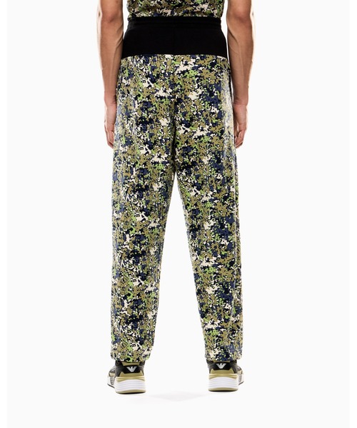 EMPORIO ARMANI EA7（エンポリオアルマーニイーエーセブン）の「<オンライン限定>【エンポリオ アルマーニ EA7】ASV Visibility パンツ オーガニックコットン混紡（その他パンツ・メンズ・グリーン系カモフラージュ・LARGE/MEDIUM/SMALL/X-LARGE/X-SMALL/XX-LARGE）」の2枚目の写真