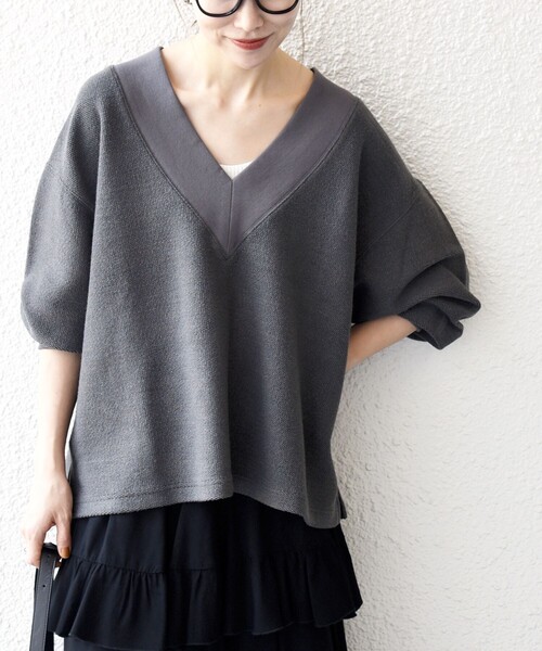 SHIPS any(シップス エニィ)の「SHIPS any:〈手洗い可能〉サカリバ 深Vネック ルーズ プルオーバー(Tシャツ/カットソー・レディース・チャコールグレー/オフホワイト/ナチュラル・ONE SIZE)」の3枚目の写真