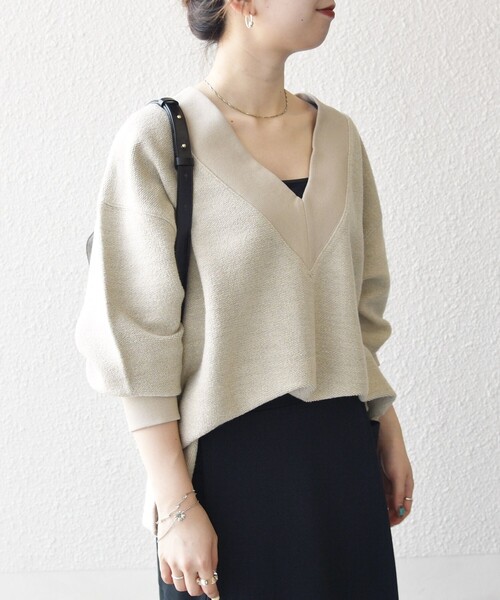 SHIPS any(シップス エニィ)の「SHIPS any:〈手洗い可能〉サカリバ 深Vネック ルーズ プルオーバー(Tシャツ/カットソー・レディース・チャコールグレー/オフホワイト/ナチュラル・ONE SIZE)」の4枚目の写真