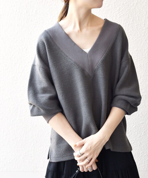 SHIPS any(シップス エニィ)の「SHIPS any:〈手洗い可能〉サカリバ 深Vネック ルーズ プルオーバー(Tシャツ/カットソー・レディース・チャコールグレー/オフホワイト/ナチュラル・ONE SIZE)」の12枚目の写真