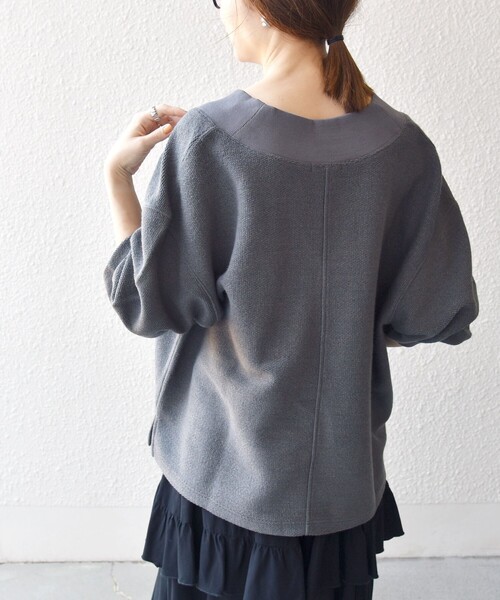 SHIPS any(シップス エニィ)の「SHIPS any:〈手洗い可能〉サカリバ 深Vネック ルーズ プルオーバー(Tシャツ/カットソー・レディース・チャコールグレー/オフホワイト/ナチュラル・ONE SIZE)」の14枚目の写真