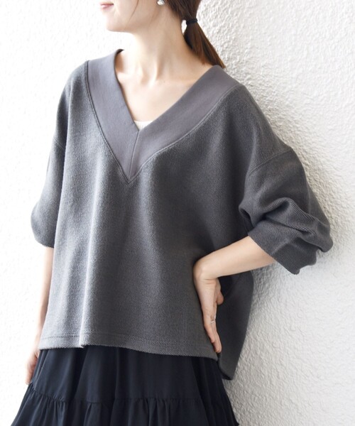 SHIPS any(シップス エニィ)の「SHIPS any:〈手洗い可能〉サカリバ 深Vネック ルーズ プルオーバー(Tシャツ/カットソー・レディース・チャコールグレー/オフホワイト/ナチュラル・ONE SIZE)」の18枚目の写真