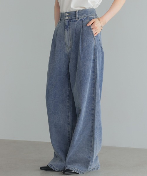 itto...（イット）の「デニムタックパンツ（デニムパンツ・レディース・ブルー/ワンウォッシュ・M/L）」の3枚目の写真