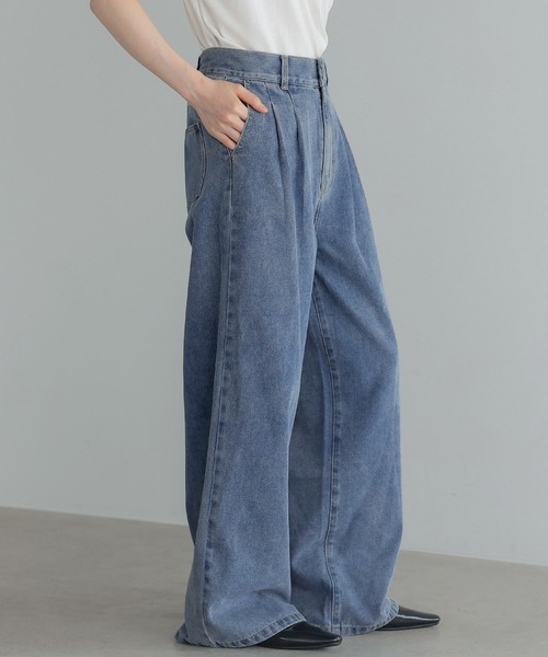 itto...（イット）の「デニムタックパンツ（デニムパンツ・レディース・ブルー/ワンウォッシュ・M/L）」の4枚目の写真