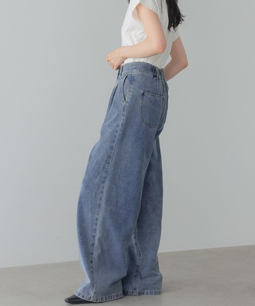 itto...（イット）の「デニムタックパンツ（デニムパンツ・レディース・ブルー/ワンウォッシュ・M/L）」の5枚目の写真