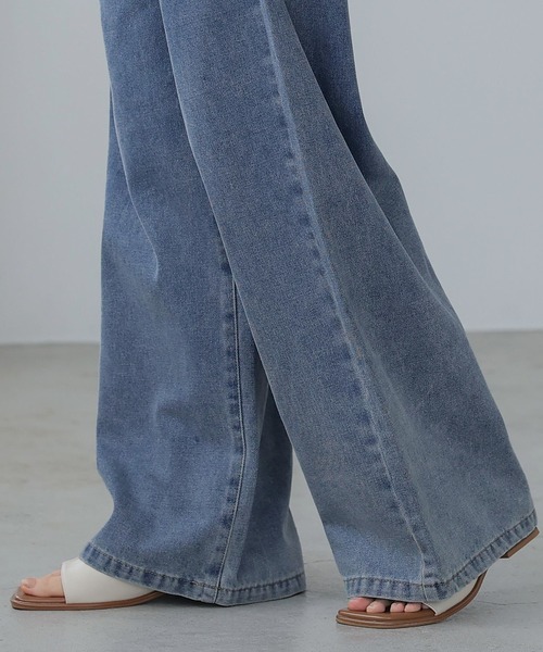 itto...（イット）の「デニムタックパンツ（デニムパンツ・レディース・ブルー/ワンウォッシュ・M/L）」の11枚目の写真