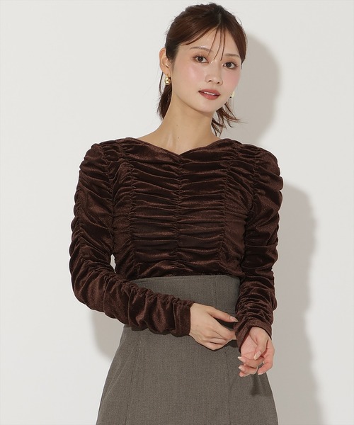 AND COUTURE(アンドクチュール)の「シャーリングベロアプルオーバー(Tシャツ/カットソー・レディース・カーキ/ダークブラウン・FREE)」の2枚目の写真