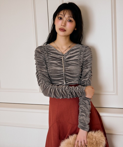 AND COUTURE(アンドクチュール)の「シャーリングベロアプルオーバー(Tシャツ/カットソー・レディース・カーキ/ダークブラウン・FREE)」の7枚目の写真