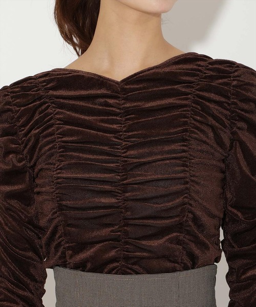 AND COUTURE(アンドクチュール)の「シャーリングベロアプルオーバー(Tシャツ/カットソー・レディース・カーキ/ダークブラウン・FREE)」の13枚目の写真