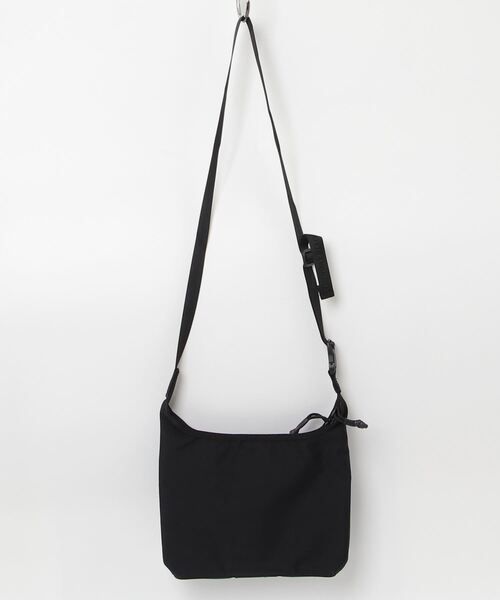 WHITE MOUNTAINEERING（ホワイトマウンテニアリング）の「White Mountaineering/ホワイトマウンテニアリング×BRIEFING/ブリーフィング DAILY SACOCHE サコッシュ（ボディバッグ/ウエストポーチ・メンズ・ブラック・FREE）」の19枚目の写真