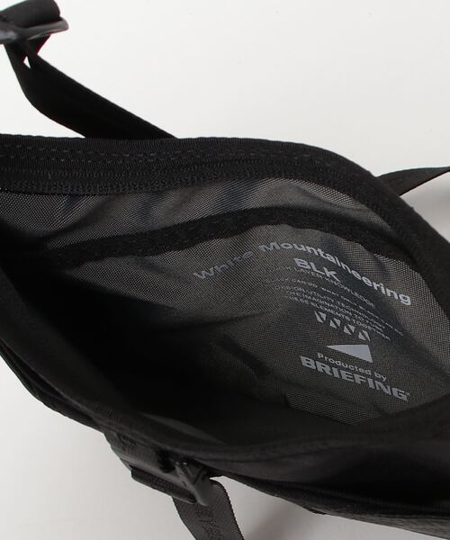 WHITE MOUNTAINEERING（ホワイトマウンテニアリング）の「White Mountaineering/ホワイトマウンテニアリング×BRIEFING/ブリーフィング DAILY SACOCHE サコッシュ（ボディバッグ/ウエストポーチ・メンズ・ブラック・FREE）」の17枚目の写真