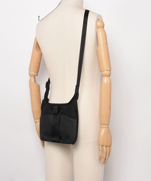 WHITE MOUNTAINEERING（ホワイトマウンテニアリング）の「White Mountaineering/ホワイトマウンテニアリング×BRIEFING/ブリーフィング DAILY SACOCHE サコッシュ（ボディバッグ/ウエストポーチ・メンズ・ブラック・FREE）」の16枚目の写真