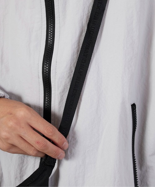 WHITE MOUNTAINEERING（ホワイトマウンテニアリング）の「White Mountaineering/ホワイトマウンテニアリング×BRIEFING/ブリーフィング DAILY SACOCHE サコッシュ（ボディバッグ/ウエストポーチ・メンズ・ブラック・FREE）」の7枚目の写真