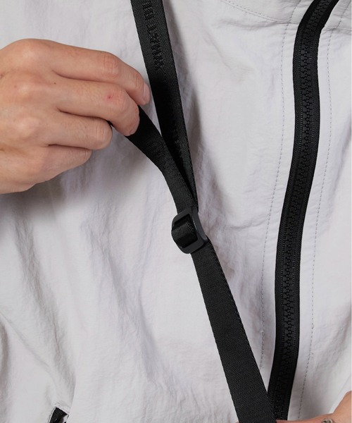 WHITE MOUNTAINEERING（ホワイトマウンテニアリング）の「White Mountaineering/ホワイトマウンテニアリング×BRIEFING/ブリーフィング DAILY SACOCHE サコッシュ（ボディバッグ/ウエストポーチ・メンズ・ブラック・FREE）」の8枚目の写真