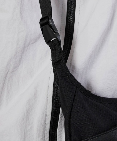 WHITE MOUNTAINEERING（ホワイトマウンテニアリング）の「White Mountaineering/ホワイトマウンテニアリング×BRIEFING/ブリーフィング DAILY SACOCHE サコッシュ（ボディバッグ/ウエストポーチ・メンズ・ブラック・FREE）」の9枚目の写真