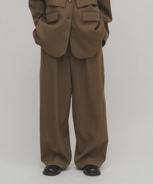 KBF（ケイビーエフ）の「バレルレッグタックスラックス（その他パンツ・レディース・ブラック/ブラウン・38/36）」の3枚目の写真