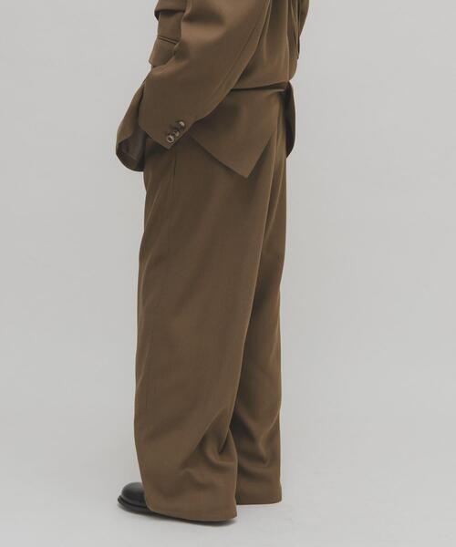 KBF（ケイビーエフ）の「バレルレッグタックスラックス（その他パンツ・レディース・ブラック/ブラウン・38/36）」の5枚目の写真