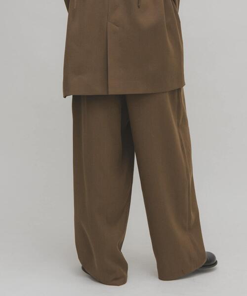 KBF（ケイビーエフ）の「バレルレッグタックスラックス（その他パンツ・レディース・ブラック/ブラウン・38/36）」の6枚目の写真