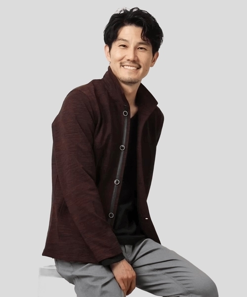 MK MICHEL KLEIN HOMME (エムケーミッシェルクランオム)の「【洗える / リバーシブルカラー配色】スタンドカラーカーディガン(カーディガン/ボレロ・メンズ・ライトブラウン/ブラック/ネイビー・48/51/46)」の3枚目の写真