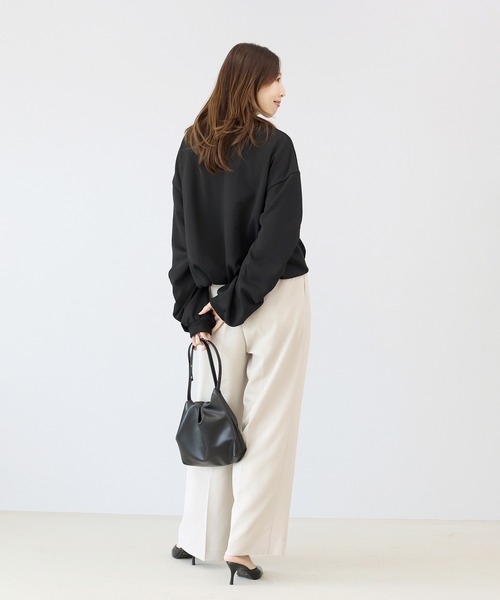 Aletta vita（アレッタビータ）の「T/C裏毛袖タックバルーンプルオーバー（Tシャツ/カットソー・レディース・ブラック/グレイッシュベージュ・M）」の4枚目の写真