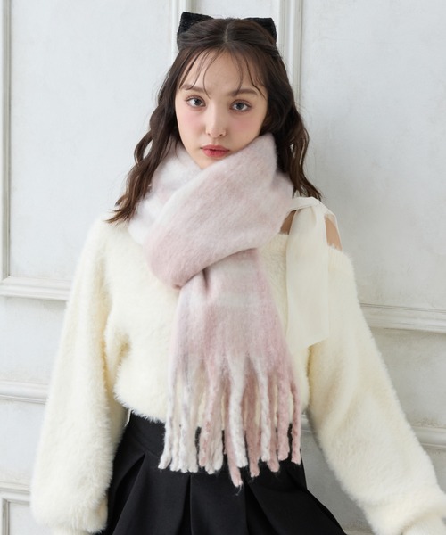 INGNI（イング）の「チェックボリュームストール（ストール/ショール・レディース・グレー/ピンク/ベージュ・ONE SIZE）」の3枚目の写真