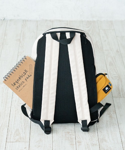 SCANDINAVIAN FOREST（スカンジナビアン・フォレスト）の「フラップポケットリュック＜撥水加工＞（バックパック/リュック・レディース・アイボリー/チャコールグレー/ブラック・FREE）」の11枚目の写真