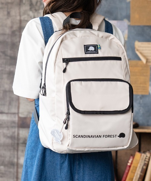 SCANDINAVIAN FOREST（スカンジナビアン・フォレスト）の「フラップポケットリュック＜撥水加工＞（バックパック/リュック・レディース・アイボリー/チャコールグレー/ブラック・FREE）」の5枚目の写真