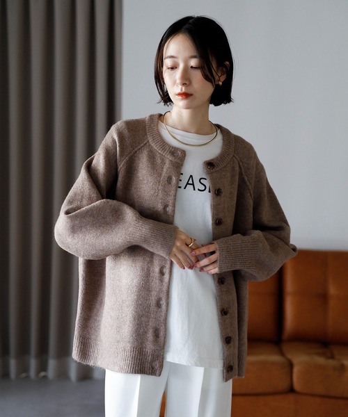 amini（アミニ）の「【2025 AW】もちもちニット　ラグランスリーブカーディガン（カーディガン/ボレロ・レディース・ブルー/チャコールグレー/オレンジ/アイボリー/グレイッシュベージュ・MEDIUM/FREE）」の4枚目の写真