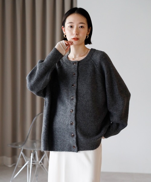 amini（アミニ）の「【2025 AW】もちもちニット　ラグランスリーブカーディガン（カーディガン/ボレロ・レディース・ブルー/チャコールグレー/オレンジ/アイボリー/グレイッシュベージュ・MEDIUM/FREE）」の3枚目の写真