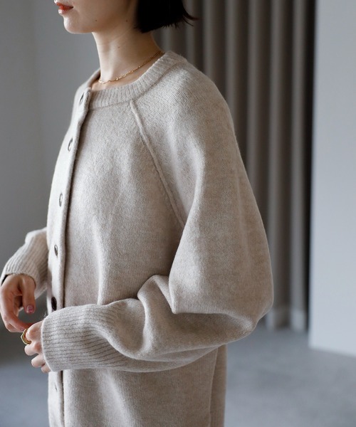 amini（アミニ）の「【2025 AW】もちもちニット　ラグランスリーブカーディガン（カーディガン/ボレロ・レディース・ブルー/チャコールグレー/オレンジ/アイボリー/グレイッシュベージュ・MEDIUM/FREE）」の18枚目の写真