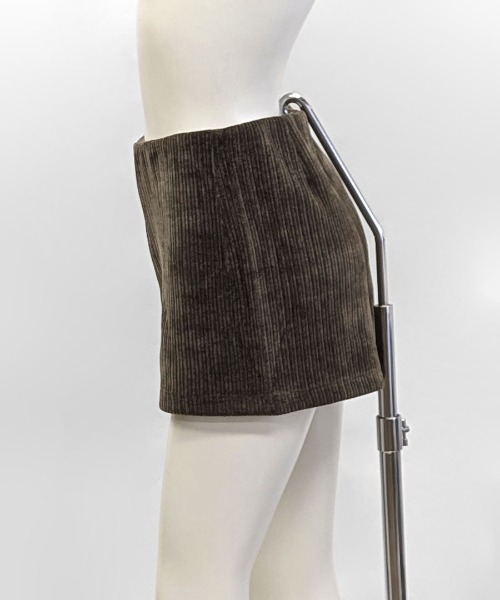 REMUR(レミュール)の「コーデュロイハイウエストショートパンツ(その他パンツ・レディース・ブラウン/ライトベージュ・M/S/L)」の3枚目の写真