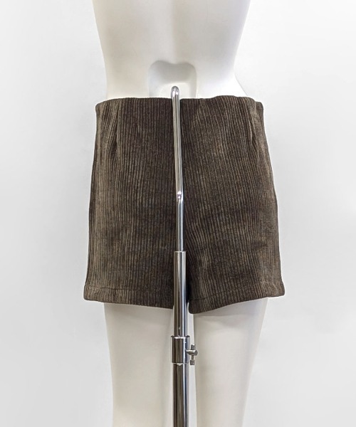 REMUR(レミュール)の「コーデュロイハイウエストショートパンツ(その他パンツ・レディース・ブラウン/ライトベージュ・M/S/L)」の4枚目の写真