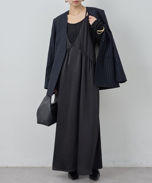 GALLARDAGALANTE(ガリャルダガランテ)の「ディープVサテンキャミワンピース(ワンピース・レディース・モカ/ブラック・FREE)」の11枚目の写真