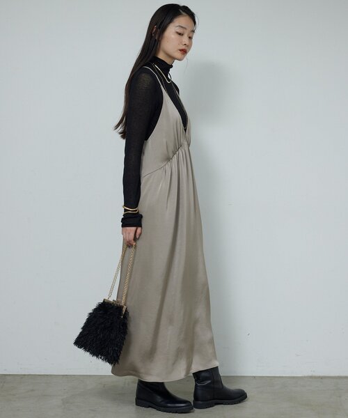 GALLARDAGALANTE(ガリャルダガランテ)の「ディープVサテンキャミワンピース(ワンピース・レディース・モカ/ブラック・FREE)」の17枚目の写真