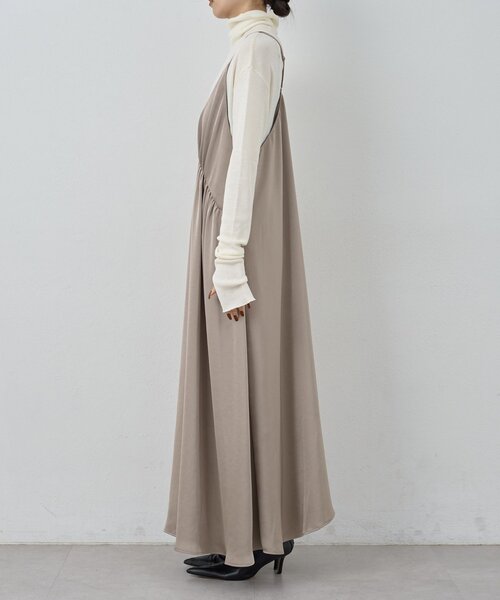 GALLARDAGALANTE(ガリャルダガランテ)の「ディープVサテンキャミワンピース(ワンピース・レディース・モカ/ブラック・FREE)」の20枚目の写真