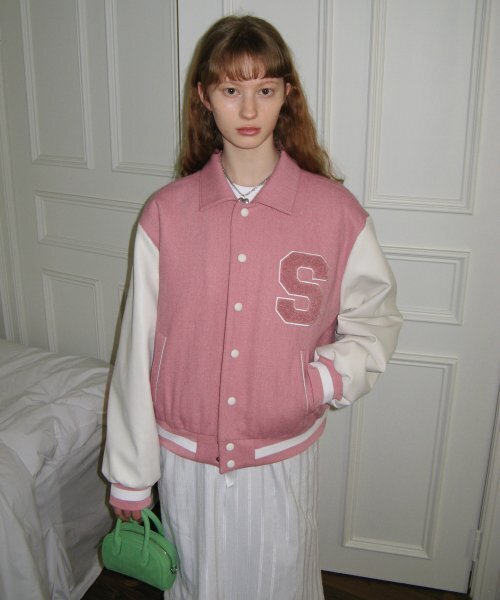 SINOON(シヌーン)の「CLASSIC LOGO AWARD JACKET (PALE PINK)(スタジャン・レディース・ベビーピンク・FREE)」の1枚目の写真