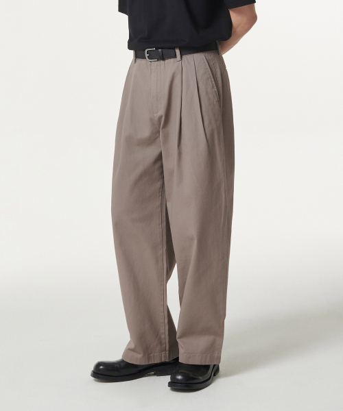 MUSINSA STANDARD（ムシンサスタンダード）の「ツーピンタックワイドチノパンツ [トープベージュ]（その他パンツ・メンズ・その他・26/27/28/29/30/31/32/33/34/36/38/40/42）」の2枚目の写真
