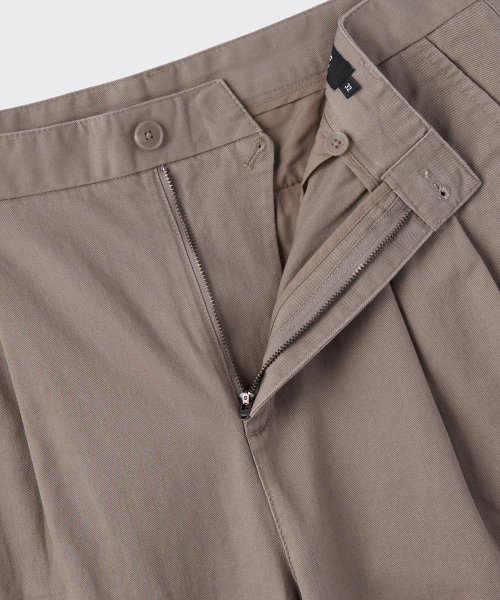 MUSINSA STANDARD（ムシンサスタンダード）の「ツーピンタックワイドチノパンツ [トープベージュ]（その他パンツ・メンズ・その他・26/27/28/29/30/31/32/33/34/36/38/40/42）」の4枚目の写真