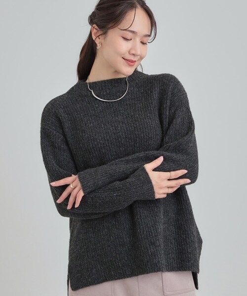 SHOO・LA・RUE(シューラルー)の「【S-LL/洗濯機可】ふわふわが魅力 ハイネックニットプルオーバー(ニット/セーター・レディース・スミクロ/ブルー系その他/オレンジ/アイボリー・01/02/04/03)」の1枚目の写真