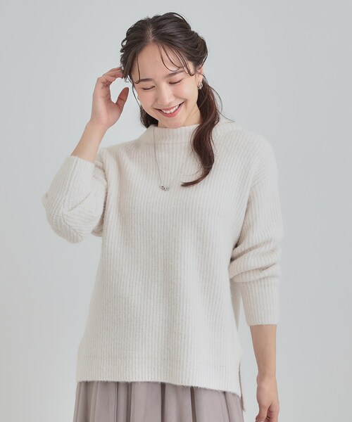 SHOO・LA・RUE(シューラルー)の「【S-LL/洗濯機可】ふわふわが魅力 ハイネックニットプルオーバー(ニット/セーター・レディース・スミクロ/ブルー系その他/オレンジ/アイボリー・01/02/04/03)」の5枚目の写真