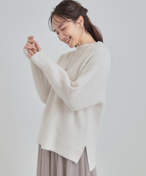 SHOO・LA・RUE(シューラルー)の「【S-LL/洗濯機可】ふわふわが魅力 ハイネックニットプルオーバー(ニット/セーター・レディース・スミクロ/ブルー系その他/オレンジ/アイボリー・01/02/04/03)」の6枚目の写真