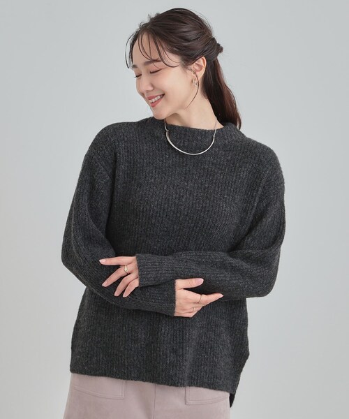SHOO・LA・RUE(シューラルー)の「【S-LL/洗濯機可】ふわふわが魅力 ハイネックニットプルオーバー(ニット/セーター・レディース・スミクロ/ブルー系その他/オレンジ/アイボリー・01/02/04/03)」の9枚目の写真