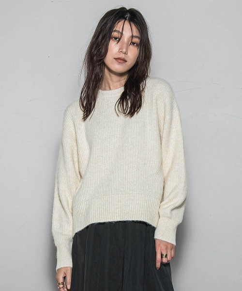 MAYSON GREY(メイソングレイ)の「フラッフィークルーネックプルオーバー≪手洗い可能≫(ニット/セーター・レディース・チャコールグレー/オフホワイト/グリーン・M)」の1枚目の写真