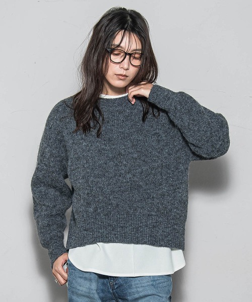 MAYSON GREY(メイソングレイ)の「フラッフィークルーネックプルオーバー≪手洗い可能≫(ニット/セーター・レディース・チャコールグレー/オフホワイト/グリーン・M)」の2枚目の写真