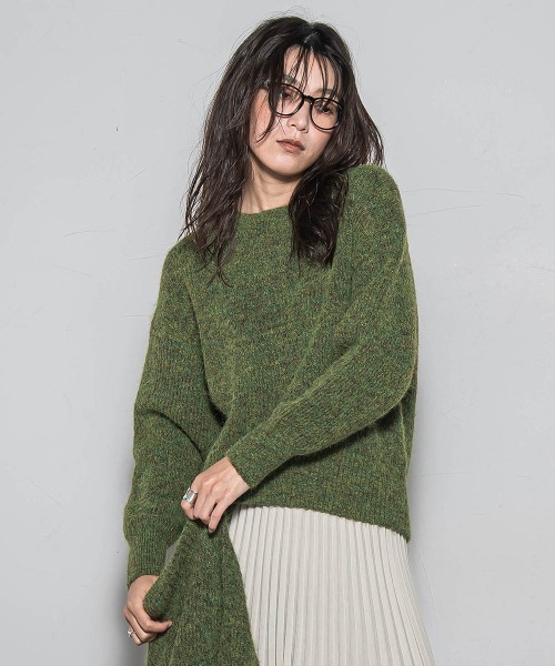 MAYSON GREY(メイソングレイ)の「フラッフィークルーネックプルオーバー≪手洗い可能≫(ニット/セーター・レディース・チャコールグレー/オフホワイト/グリーン・M)」の4枚目の写真