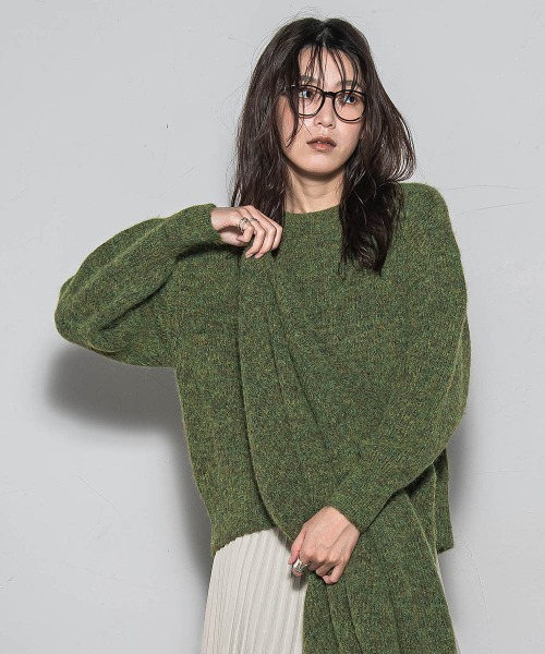 MAYSON GREY(メイソングレイ)の「フラッフィークルーネックプルオーバー≪手洗い可能≫(ニット/セーター・レディース・チャコールグレー/オフホワイト/グリーン・M)」の5枚目の写真