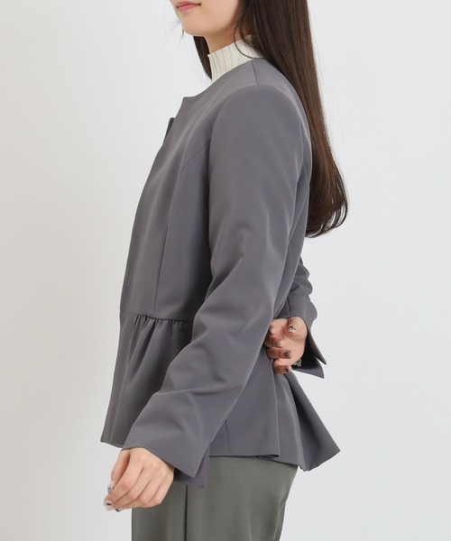 TRUDEA（トルディア）の「ペプラムノーカラージャケット（ノーカラージャケット・レディース・ブラック/チャコールグレー/ネイビー・MEDIUM/LARGE）」の10枚目の写真